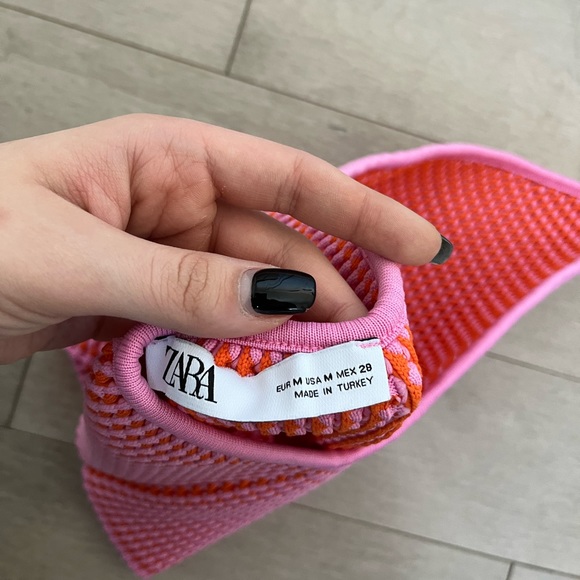 Zara Cropped Halter Top (M) - Picture 2 of 3